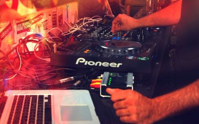 Solicita tu clase GRATIS de guitarra, piano ó DJ en Enseñalia MADRID-RETIRO