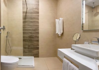 bathroom alojam Sliema